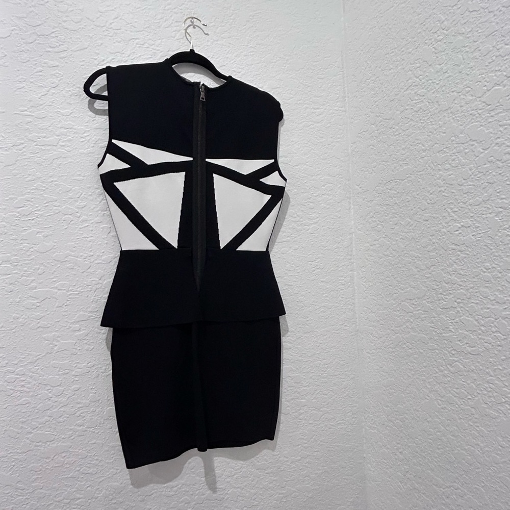 📚DROP⬇️ BCBGMAXAZRIA • Black & White Peplum Dress • sz S • - Picture 6 of 9